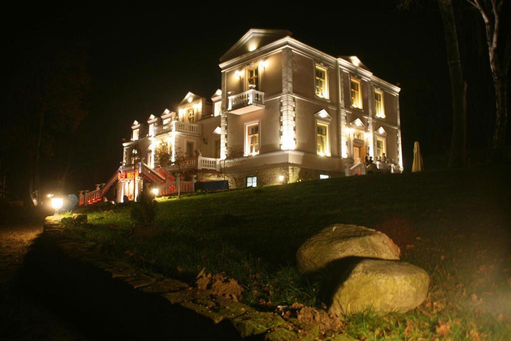 Palac Tarnowskich Островец-Свентокшиский Экстерьер фото
