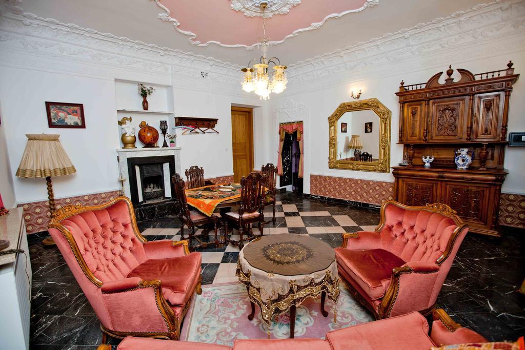 Palac Tarnowskich Островец-Свентокшиский Экстерьер фото
