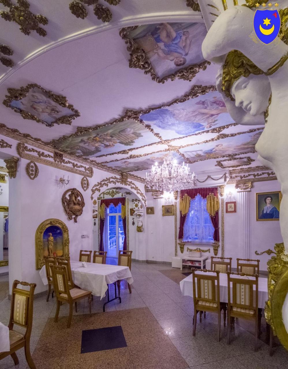 Palac Tarnowskich Островец-Свентокшиский Экстерьер фото