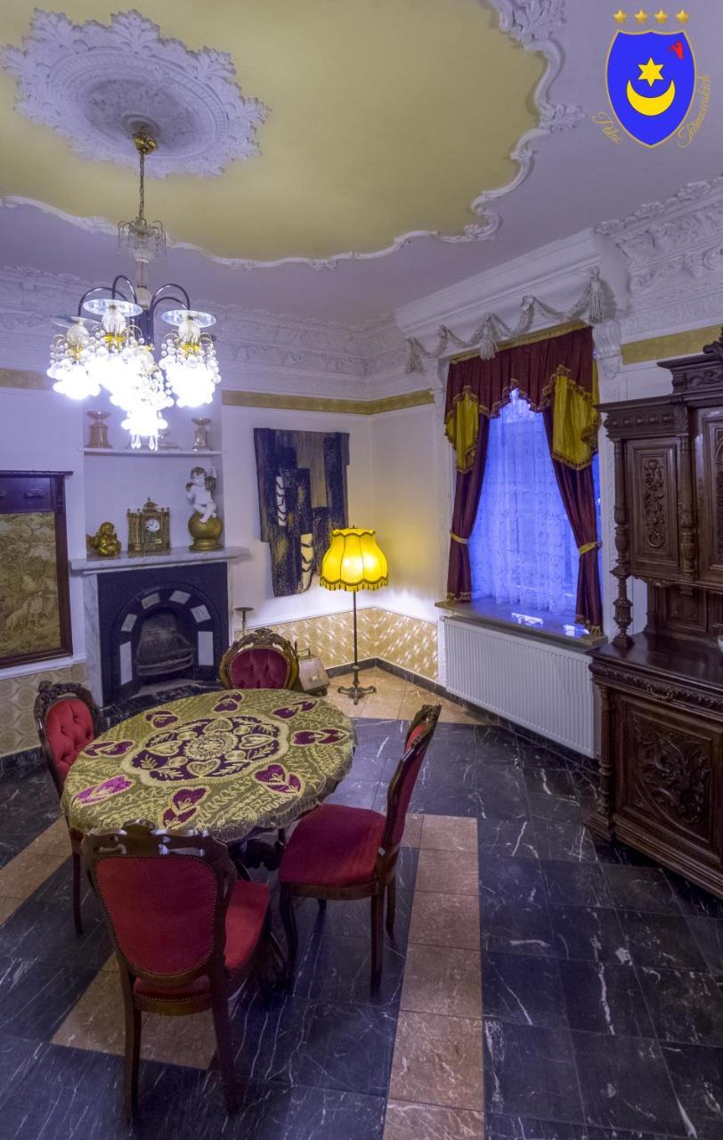 Palac Tarnowskich Островец-Свентокшиский Экстерьер фото