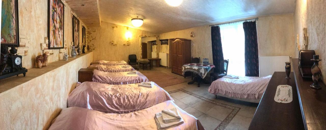 Palac Tarnowskich Островец-Свентокшиский Экстерьер фото