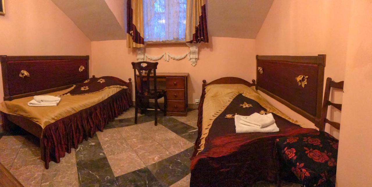 Palac Tarnowskich Островец-Свентокшиский Экстерьер фото