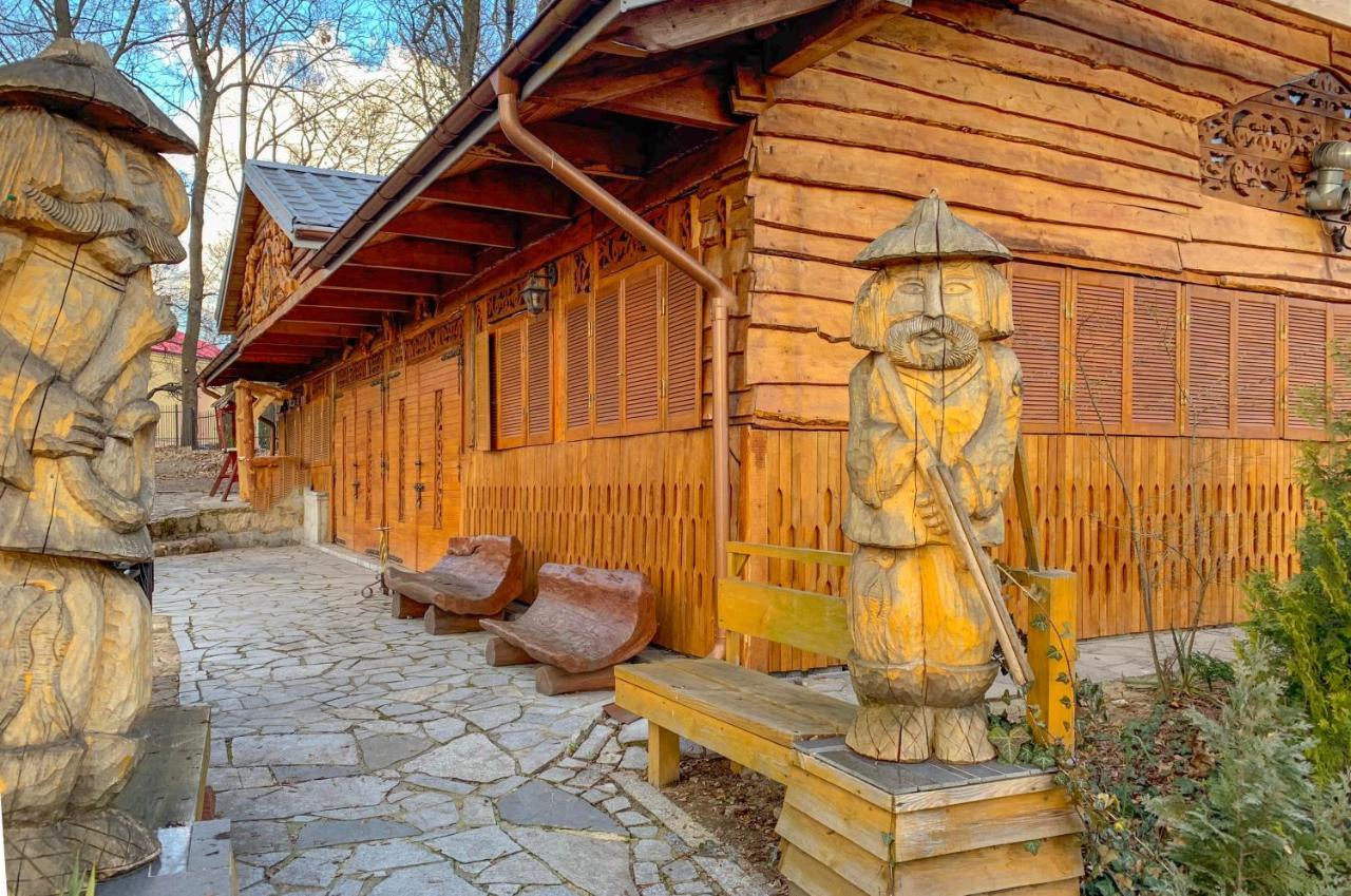 Palac Tarnowskich Островец-Свентокшиский Экстерьер фото
